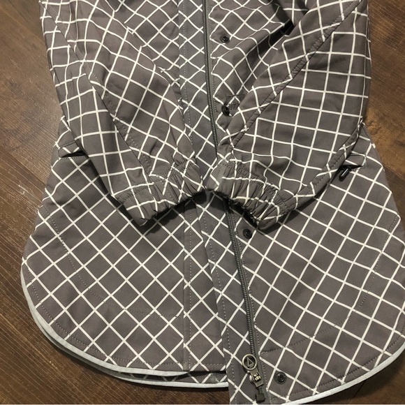 Size 4 Ivivva Ready for Rain Jacket. - Picture 4 of 4